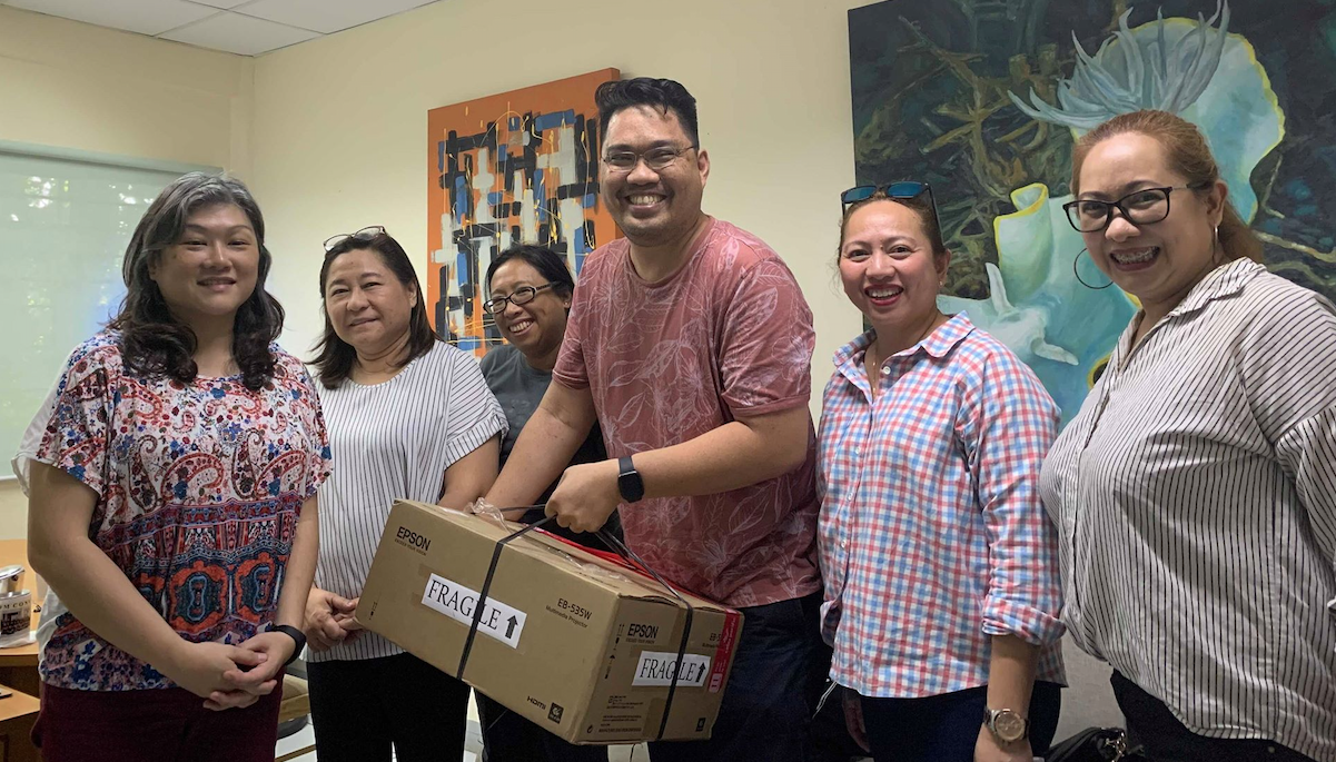 Alumni are giving back to the UP Cebu School of Management (class of ’94!)